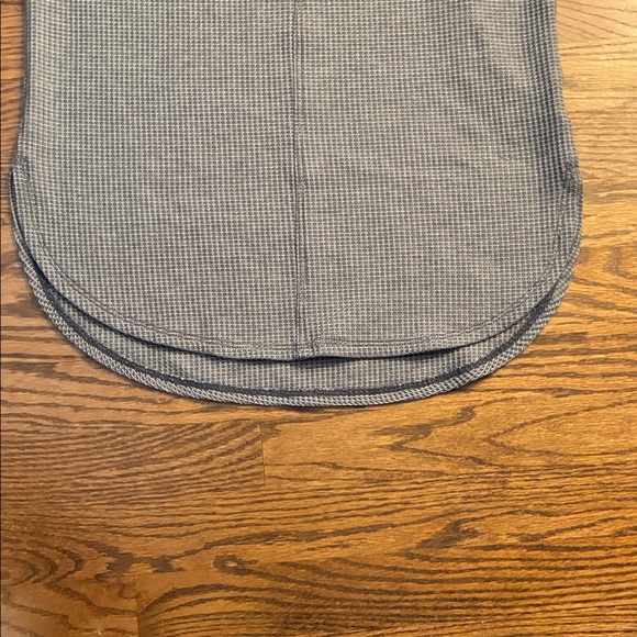 Lilla P Small Gray Long Sleeve Waffle Knit with Rounded Hem Top. - Picture 5 of 7